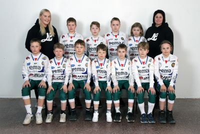 E-pojat joukkueen kuva